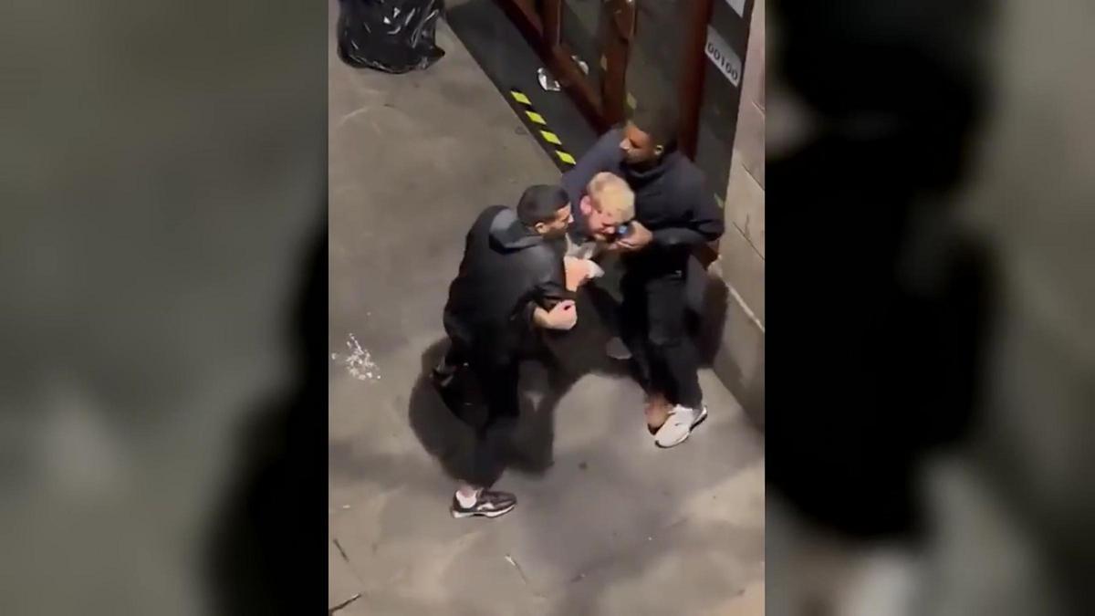 Violent robatori a Barcelona amb la tècnica del ‘matalleó’.