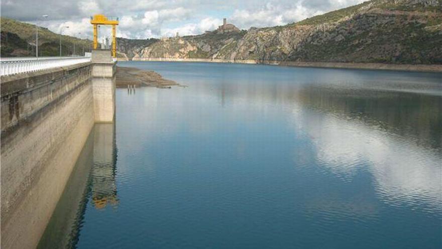 Los embalses de la cuenca del Ebro, al 83% tras subir un 2,6% la última semana