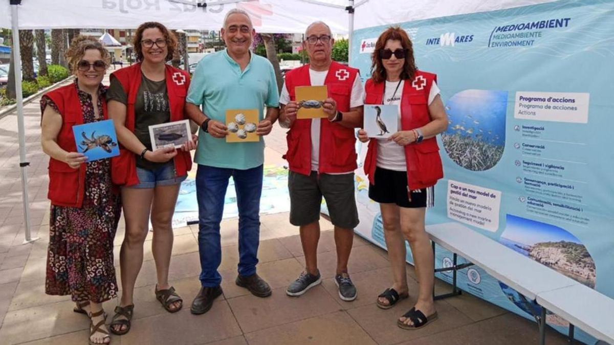 El regidor de Servicis Bàsics amb els representants de la Creu Roja a Tavernes de la Valldigna