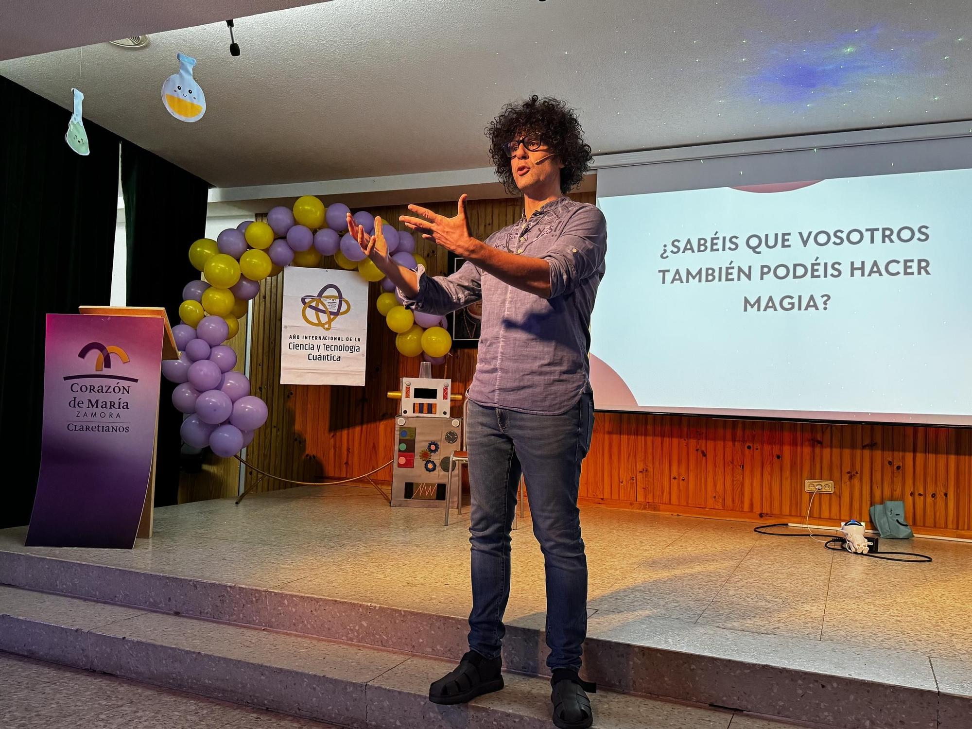 Feria de la Ciencia en el colegio Corazón de María