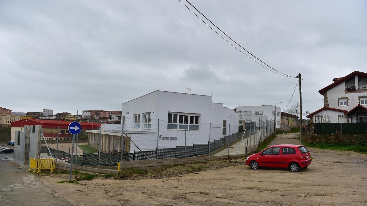 Fotogalería | Estado de los accesos al colegio San Miguel de Plasencia