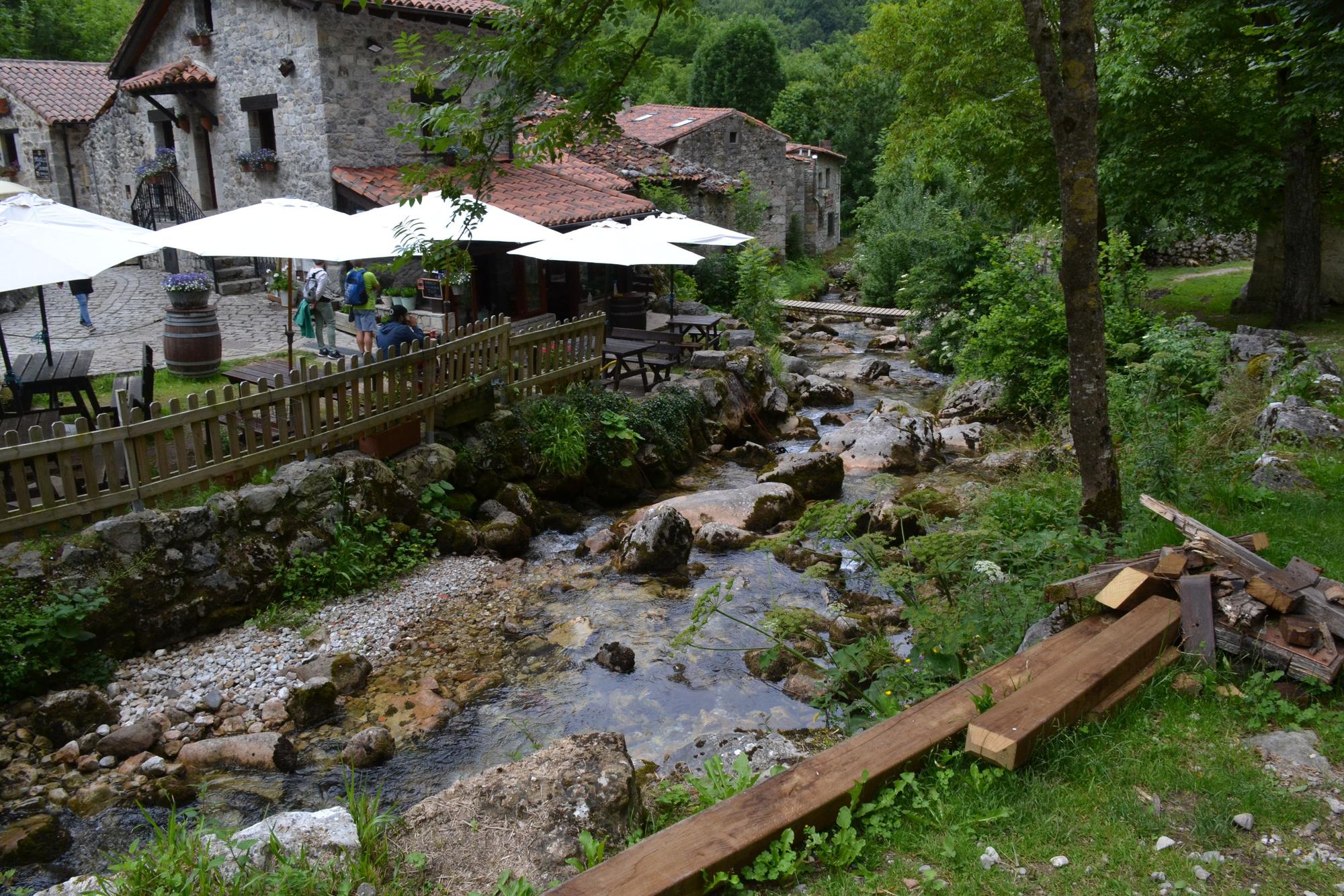 Terrazas junto al río en Bulnes.