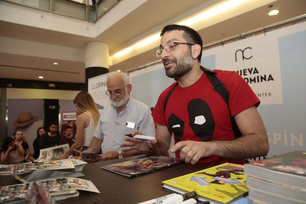 Salva Espín firma cómics de Deadpool con La Resistencia en Nueva Condomina