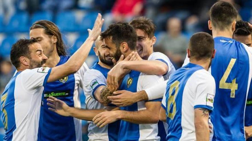 El Hércules celebra el gol de Dalmau contra el filial del Espanyol.