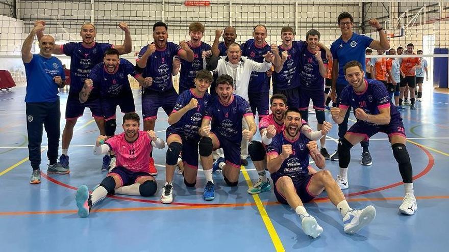 El sénior masculino del CV Hotel Borgia Gandia celebra su histórico éxito