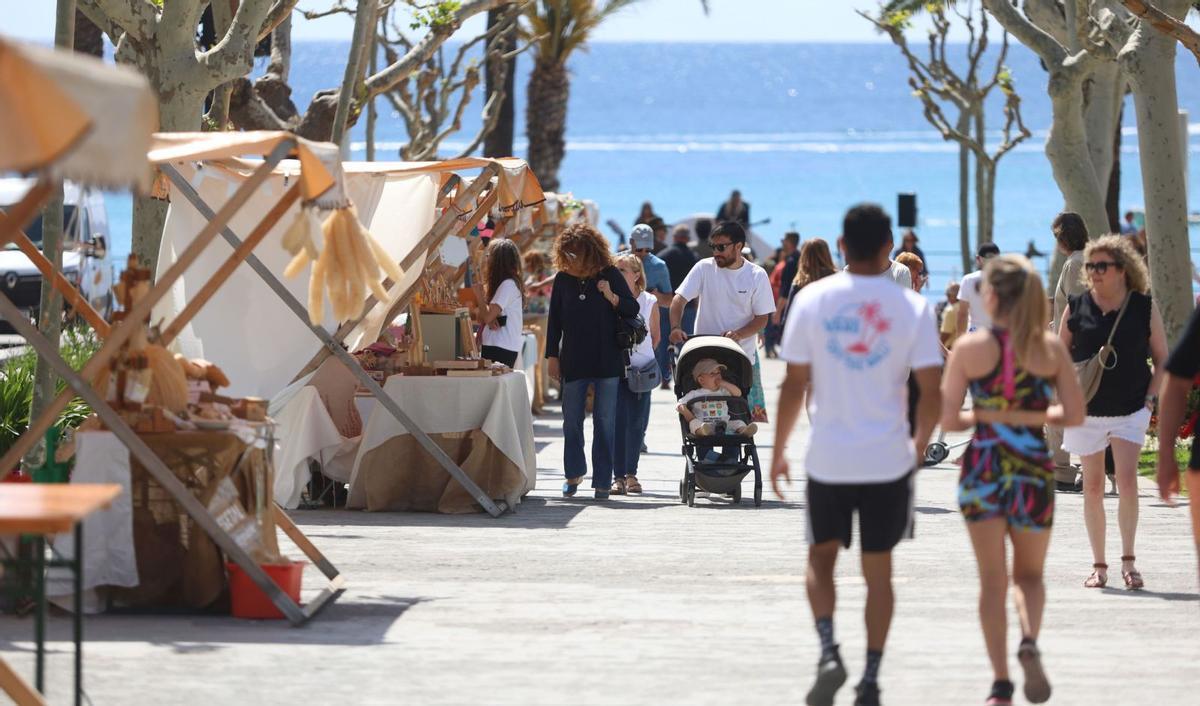 Día de la Tierra en Santa Eulària: Viajar menos en avión o usar esponjas de calabaza por la Tierra