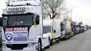 Los transportistas que paralizaron España en marzo vuelven a convocar una huelga indefinida