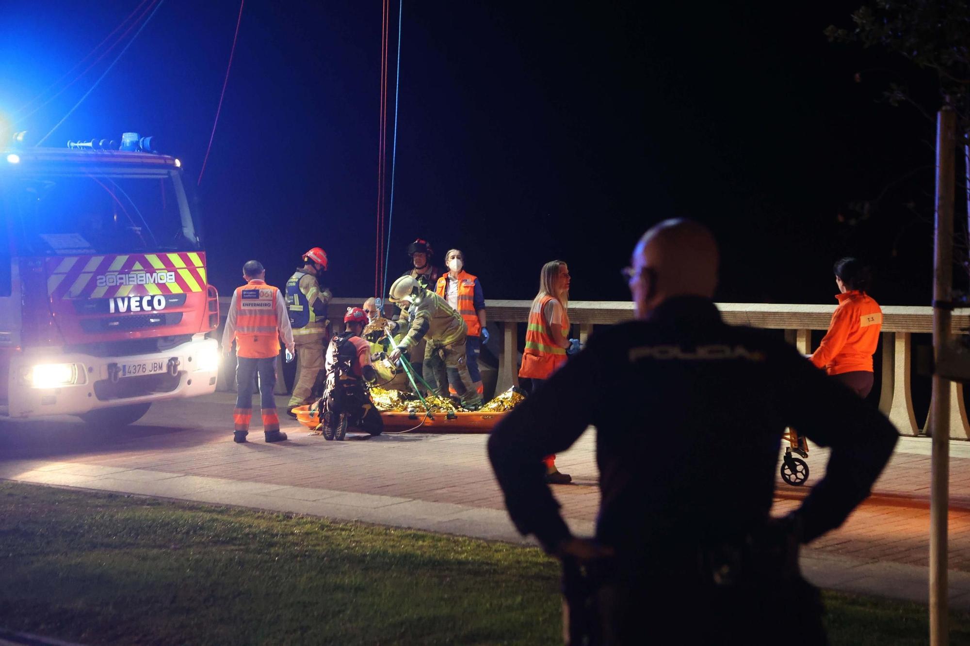 Eddahchouri, rescatado tras caer anoche a las rocas en el paseo marítimo de A Coruña