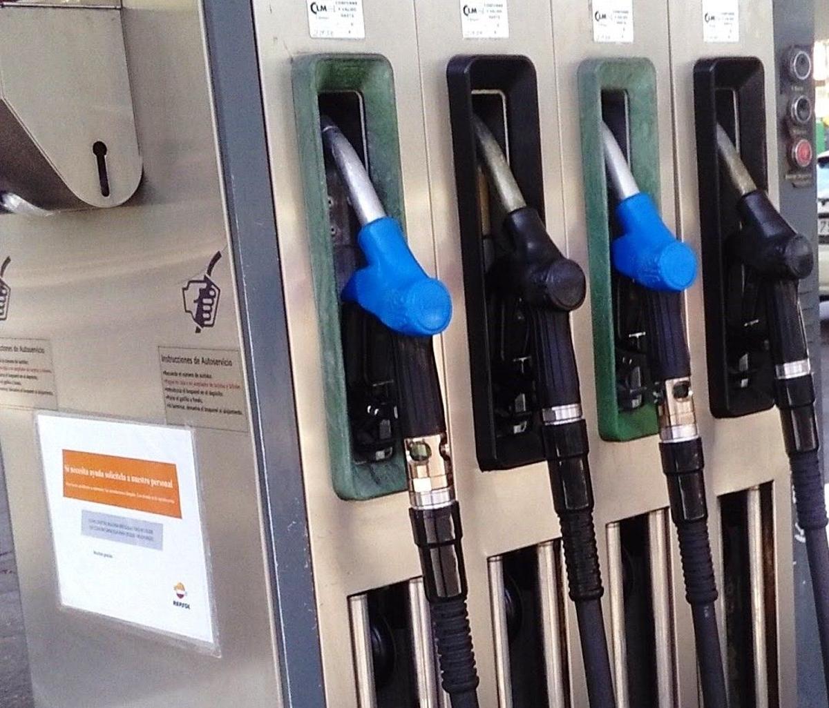 Detingut un conductor per agredir un motorista amb un ganivet a l’Hospitalet Detingut un conductor per agredir un motorista amb un ganivet a l’Hospitalet