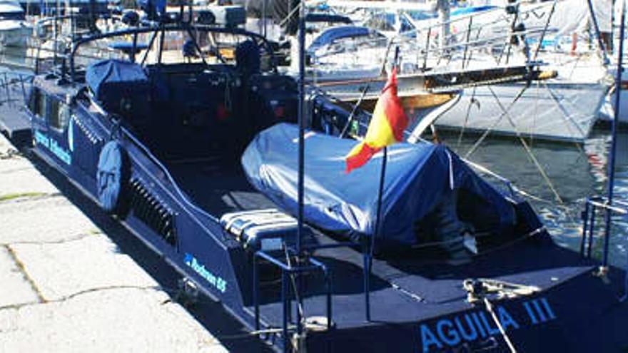 El ´Águila III´ permanece amarrado en el puerto de Ibiza.