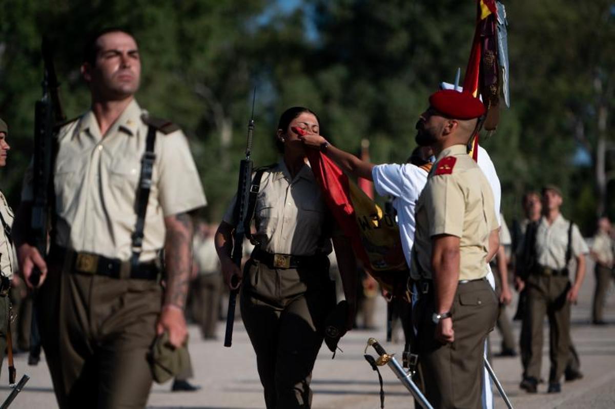 Emoción y orgullo en la jura de bandera de 1.514 alumnos del Cefot de Cáceres