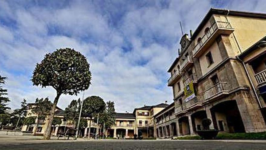 La plaza Mayor de Llaranes.