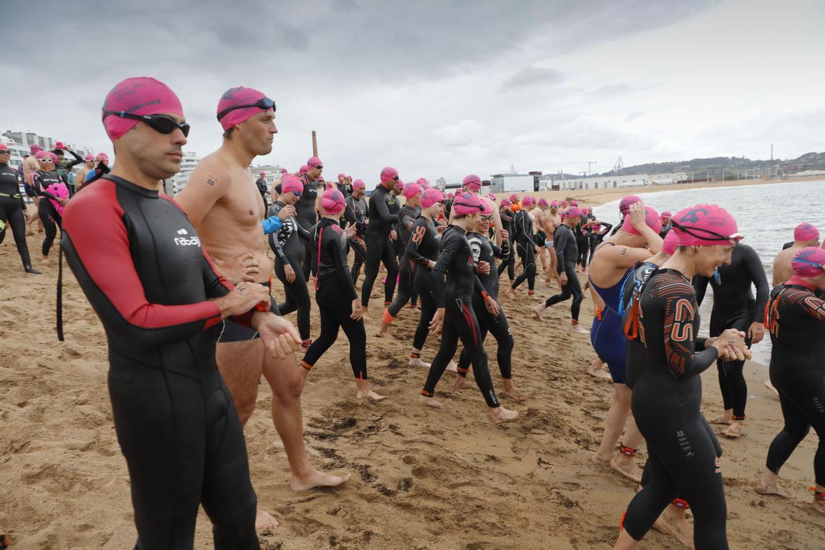 En imágenes: Travesía a nado por el día de San Pedro en Gijón En imágenes: Travesía a nado por el día de San Pedro en Gijón