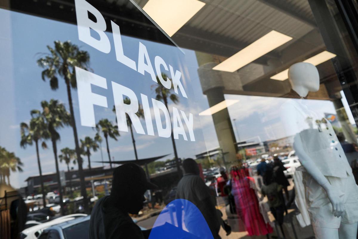 Un comercio en el 'Black Friday' en València