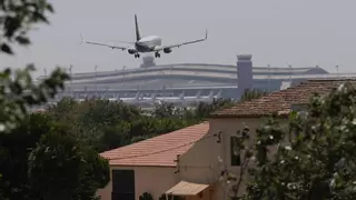 El Parlament reprueba al Govern por Rodalies y bendice la ampliación del aeropuerto de Barcelona