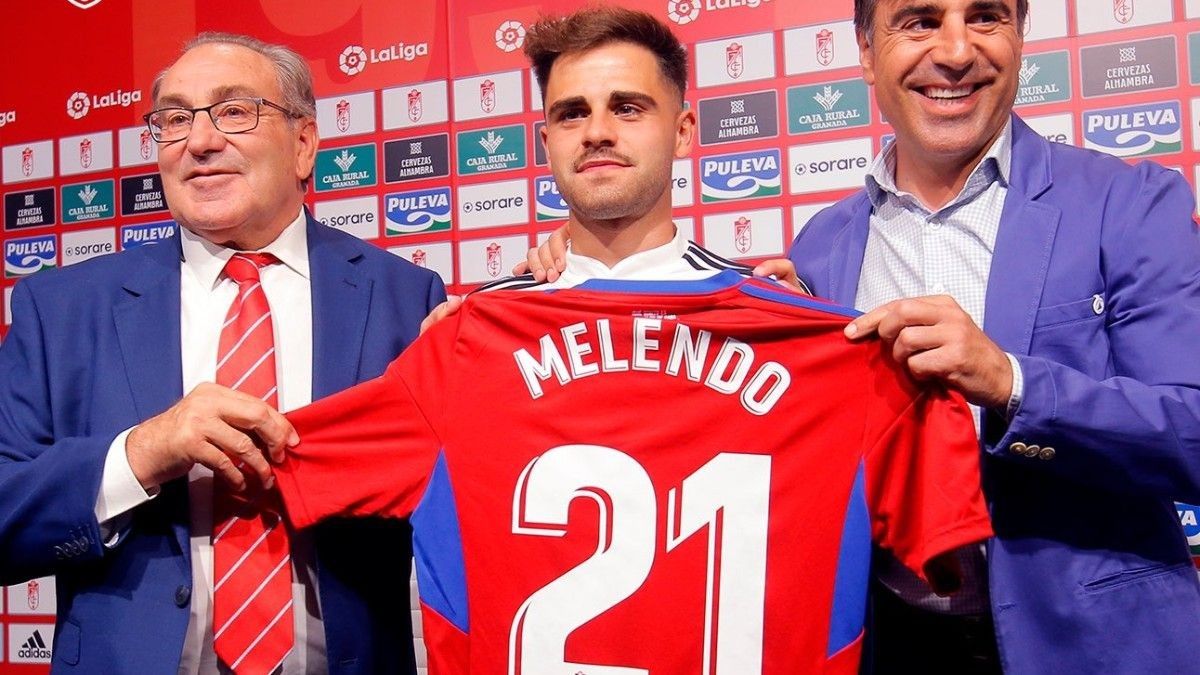 Melendo, en su presentación con el club andaluz | @GranadaCF