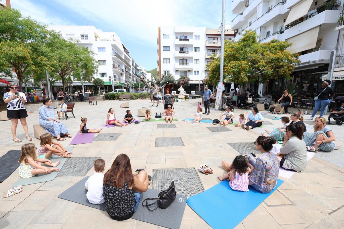 Galería: Cuentacuentos, yoga y pintacaras para celebrar el Día de las Familias en Santa Eulària
