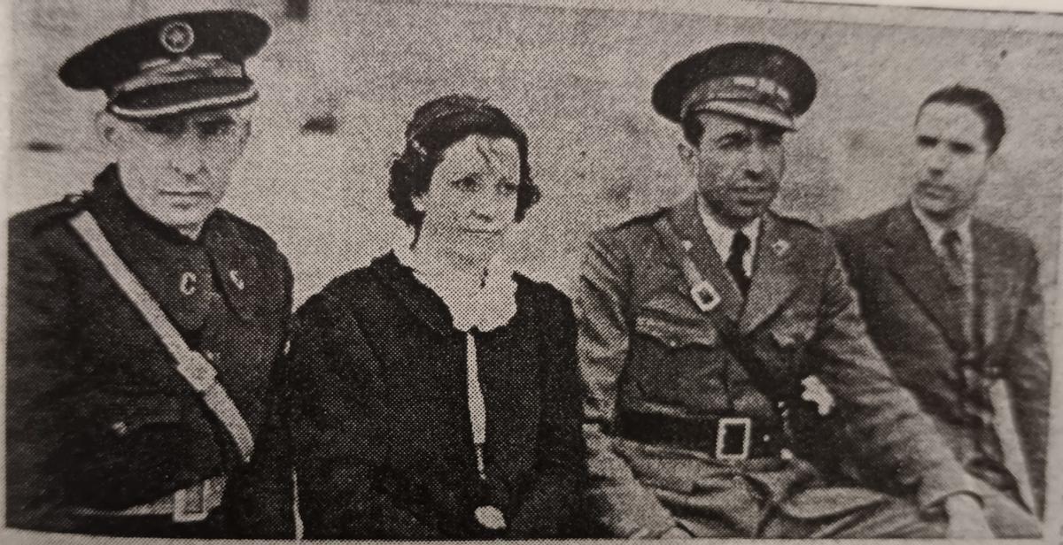 Carnelli con González Tuñón y dos militares en el frente de Madrid durante la Guerra Civil.