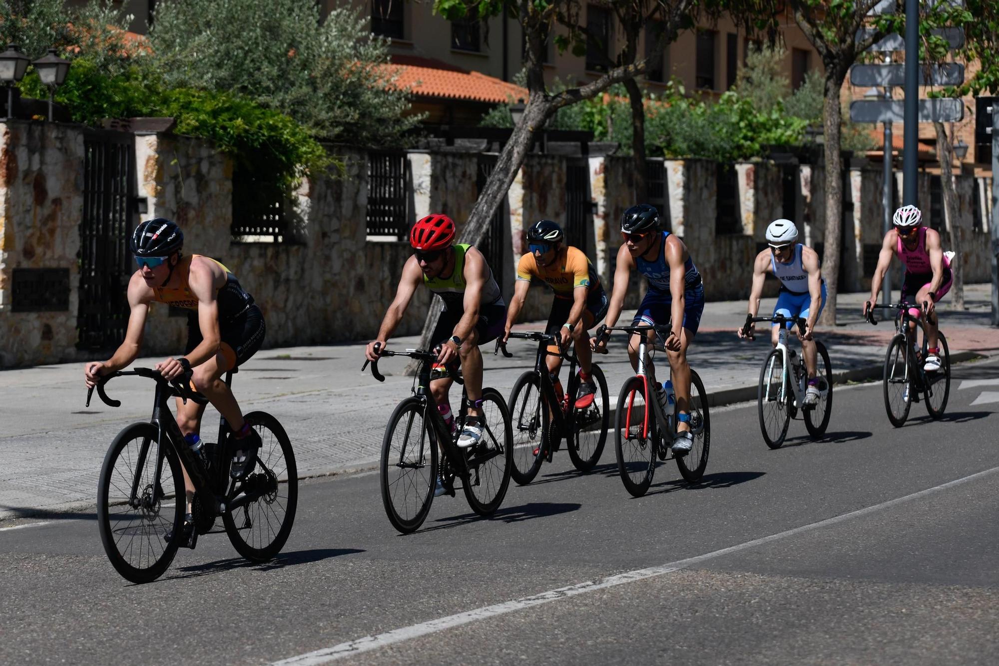 GALERÍA | El Triatlón "Ciudad de Zamora" hace vibrar a la capital del Duero