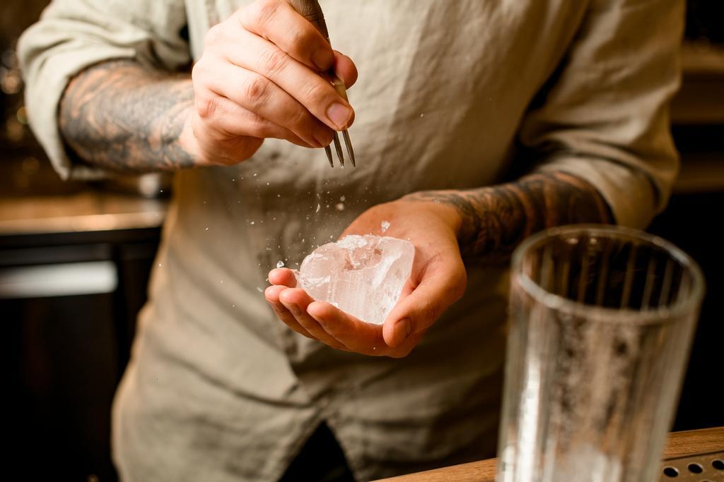 Cócteles en Emiratos Árabes Unidos hechos con hielo de Groenlandia.