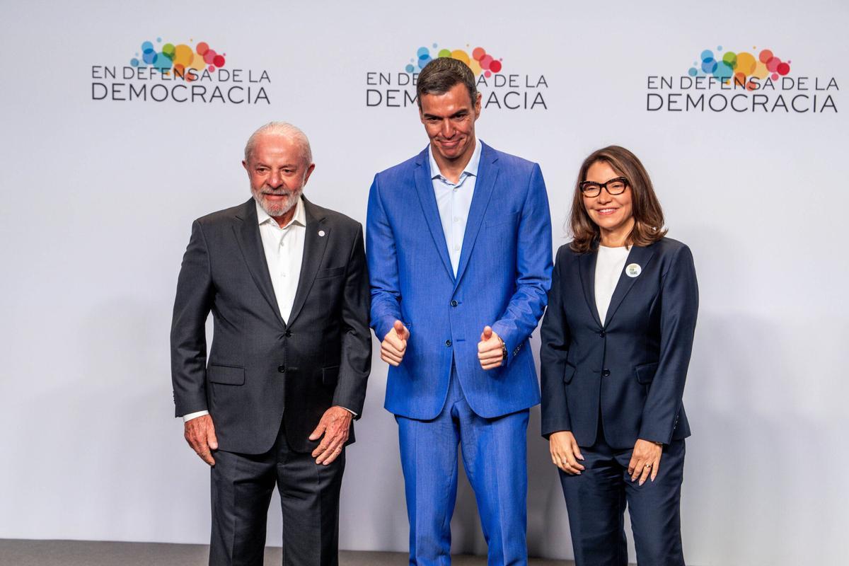 IV Reunión en defensa de la democracia. Con la presencia de Pedro Sánchez,presidente del Gobierno español,Lula da Silva,presidente de Brasil y Claudia Sheinbam