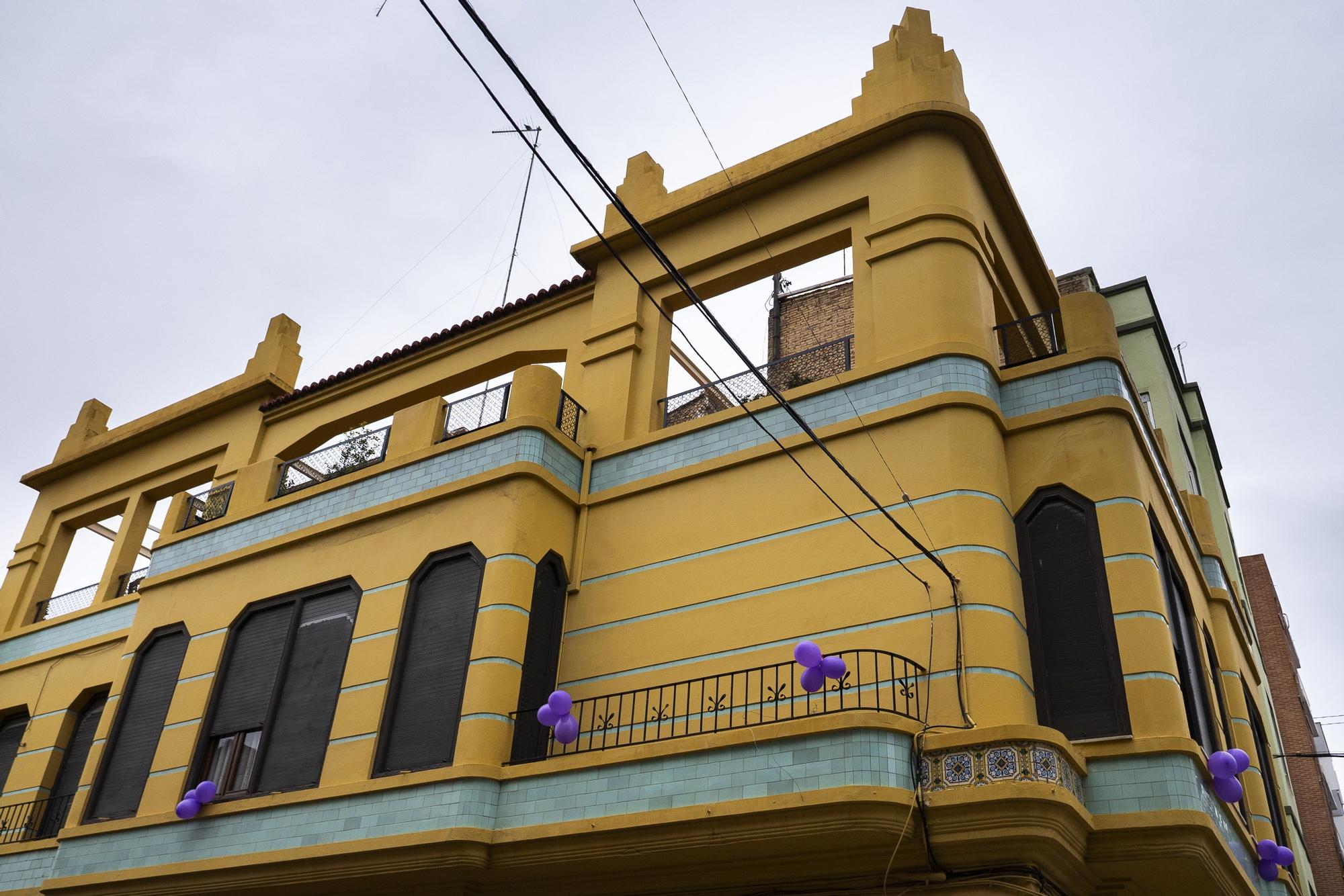 València engalana sus balcones por el 8M