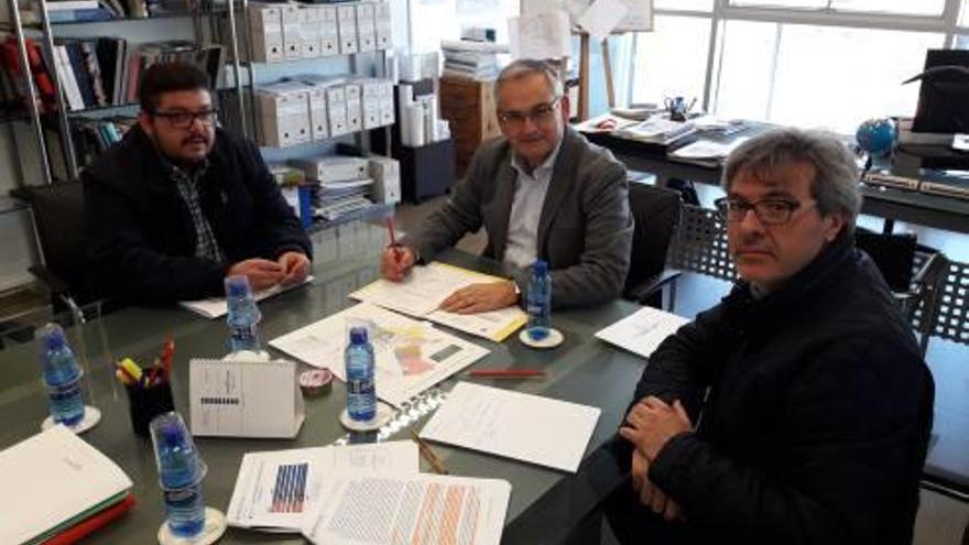 Ruiz y Català con Josep Vicent Boira, durante la reunión.