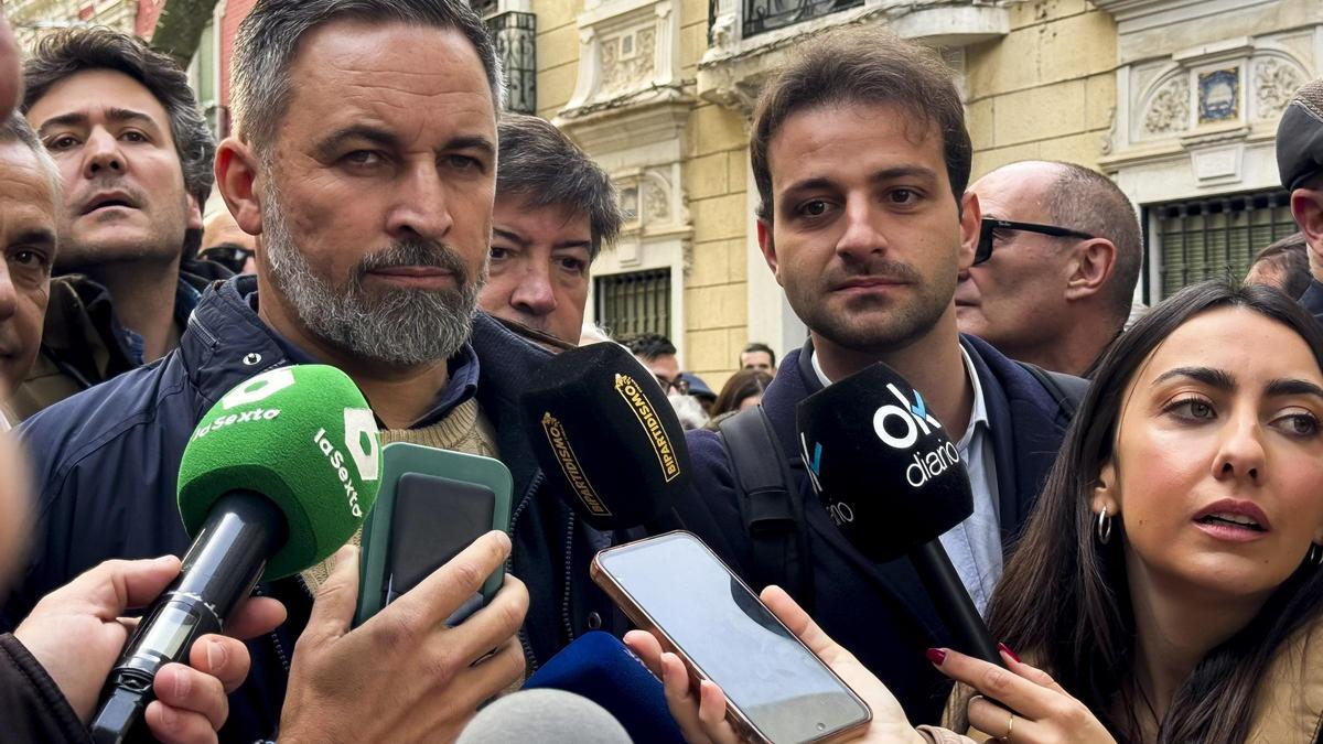 Vox Extremadura : Abascal califica de “bulo asqueroso” su supuesta  referencia al homenaje a Robe Iniesta