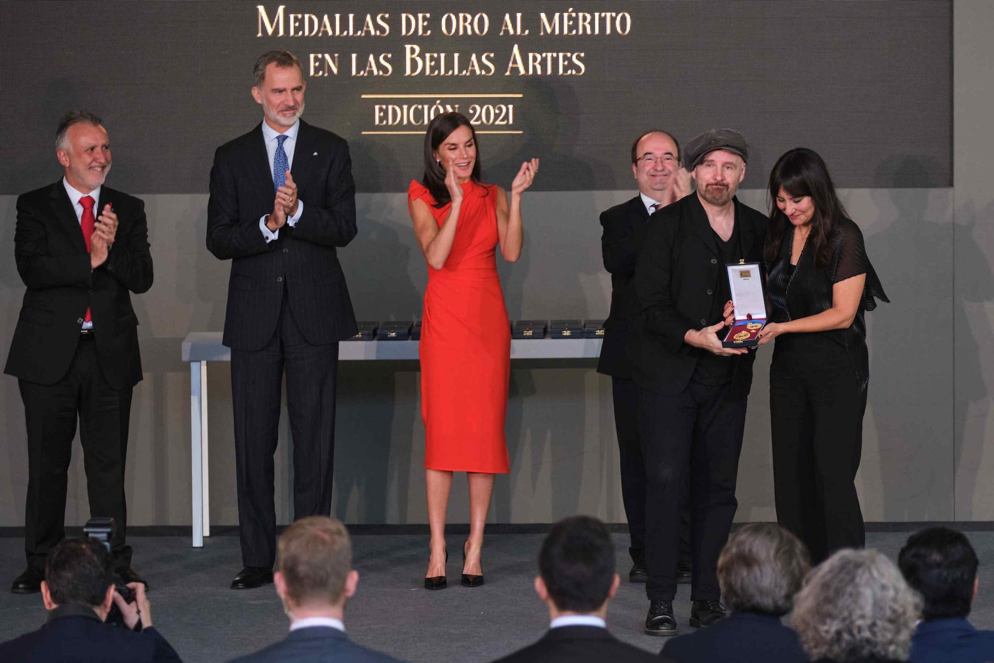 Los Reyes entregan en las Islas las Medallas de Oro al Mérito en las Bellas Artes a 32 personalidades de la cultura