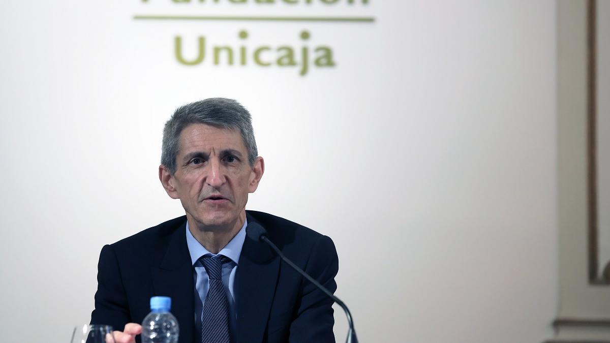 El presidente de la Fundación Bancaria Unicaja, José Manuel Domínguez, en la rueda de prensa de este viernes,