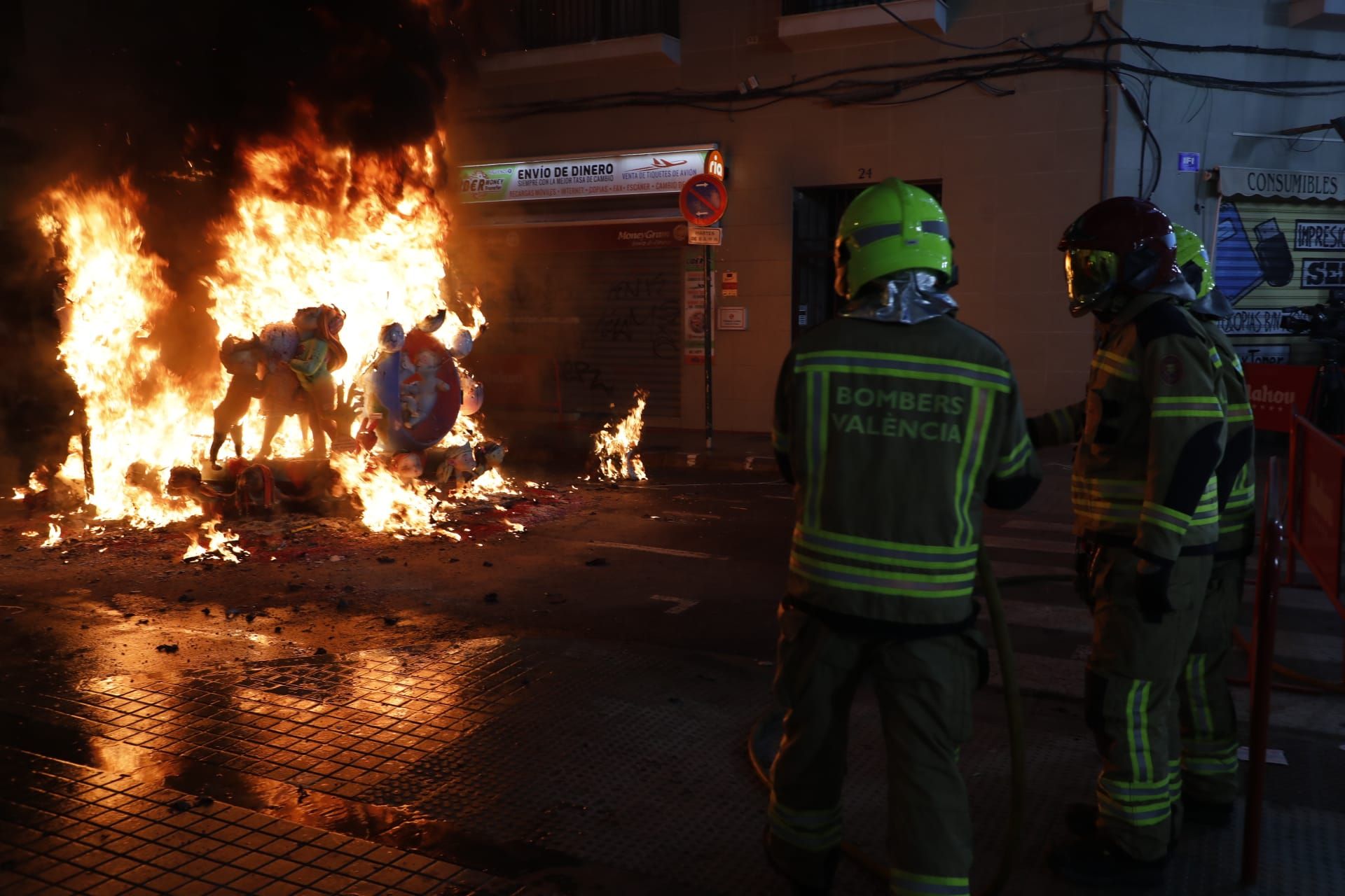 Así ha sido la Cremà de la falla Convento Jerusalén - Matemático Marzal