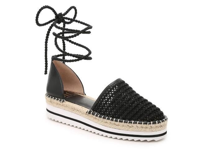 Larenn Espadrille Platform Slip-On en negro DSW x JLo