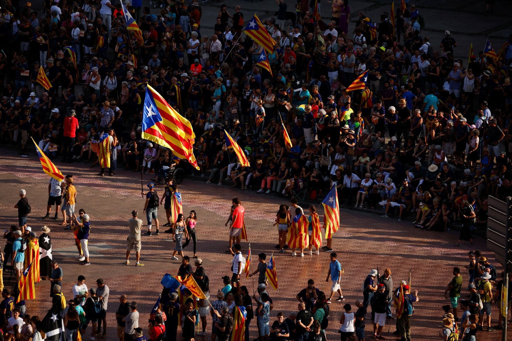 Així ha estat la manifestació convocada per l'ANC per la Diada a Barcelona amb el lema 'Via Fora'