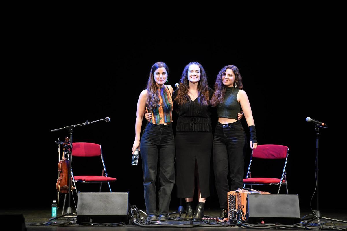 XXII Premios Opinión da Música de Raíz: as imaxes da gala, con Leilía e Tanxugueiras galardonadas