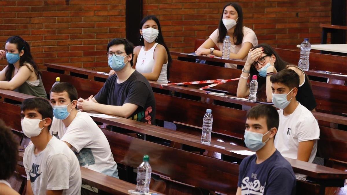 Inicio de las pruebas de selectividad en la Universitat de Barcelona.