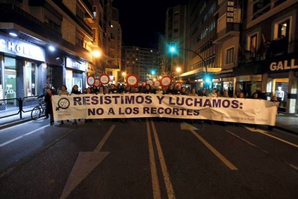 Manifestación bajo el lema 'Resistimos y luchamos, no a los recortes'