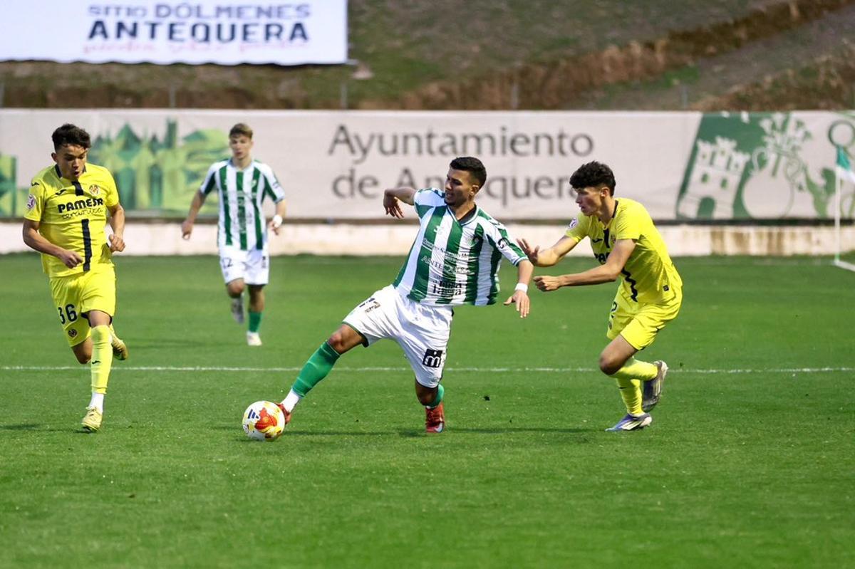 El Villarreal se puso el mono de trabajo para arrancar los tres puntos de Antequera.