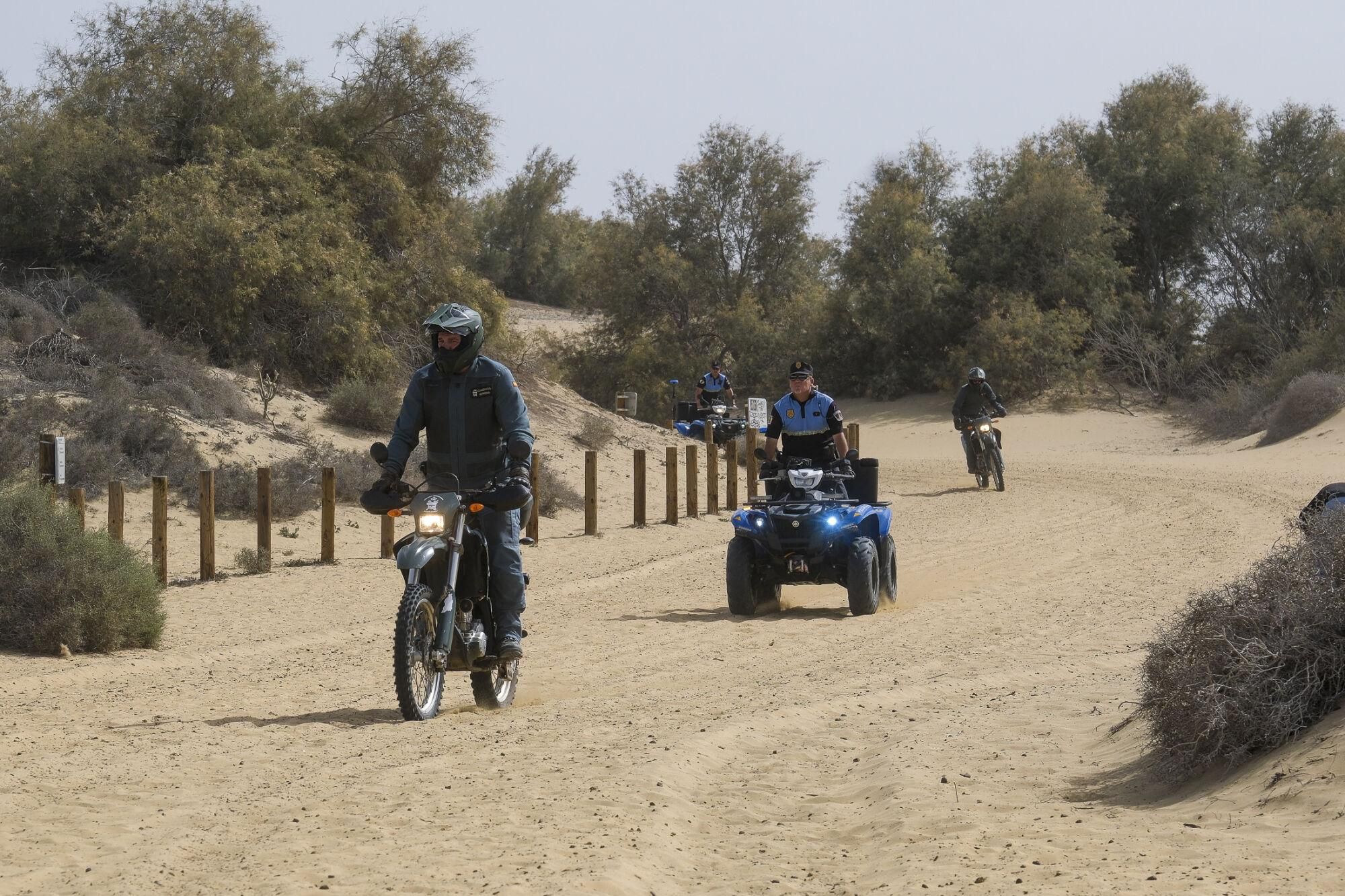 La Guardia Civil y el Cabildo controlan los accesos a las Dunas de Maspalomas
