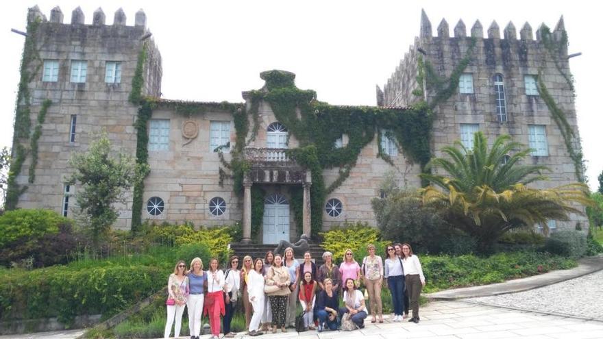 Los visitantes en Pazo Baión.