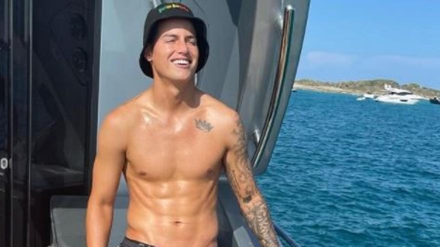 James Rodríguez disfruta de Ibiza sin preocuparse por su futuro deportivo