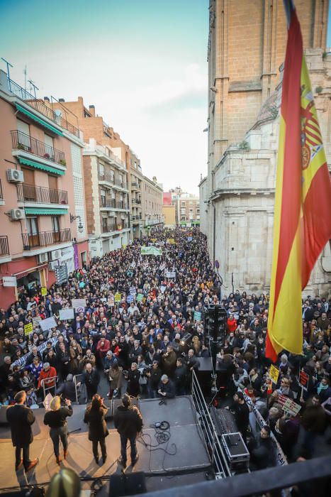 Veinte mil personas reclamaron ayer en las calles de Orihuela la derogación de la ley de Plurilingüismo