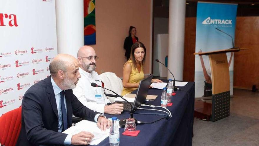 Por la izquierda, Antonio Corripio, Juan Carracedo y Eva Illán, durante la presentación.