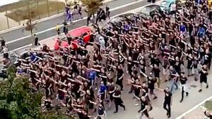 Hooligans croatas haciendo el saludo nazi, el miércoles.