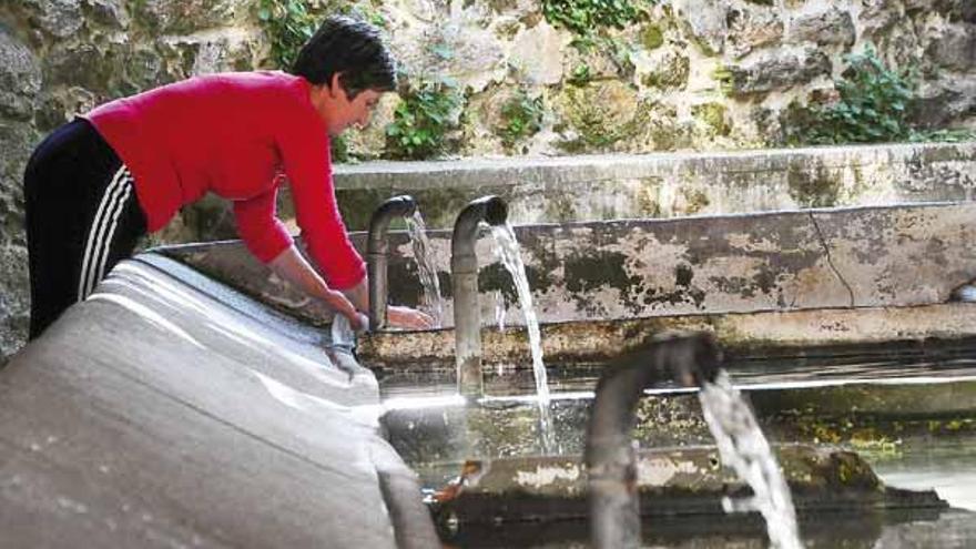 Medio Ambiente llama la atención por el uso de los lavaderos públicos para lavar.