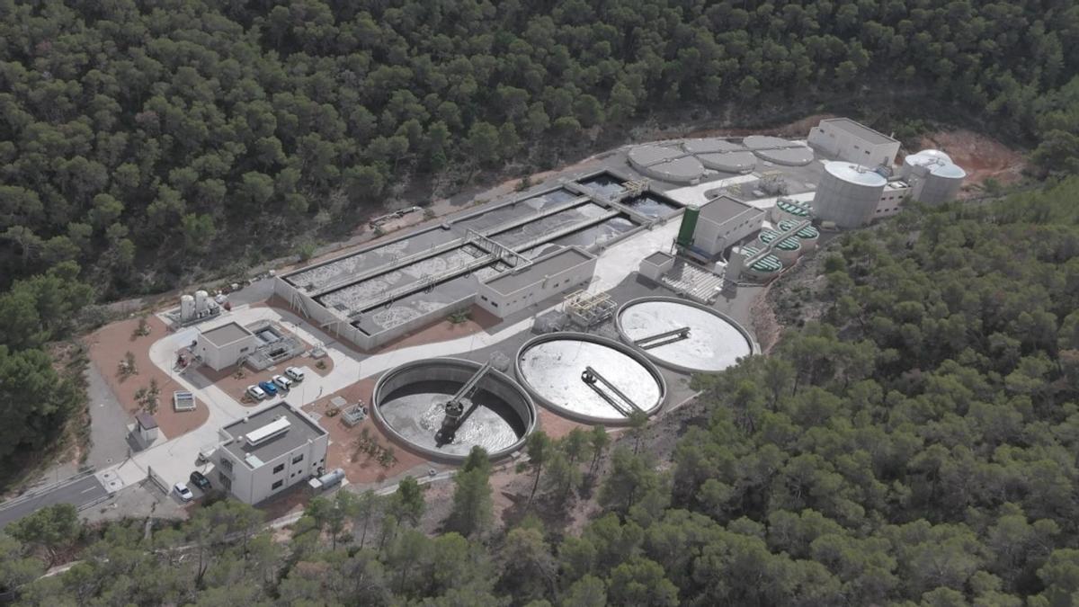 Vista aérea de la depuradora de Ibiza.