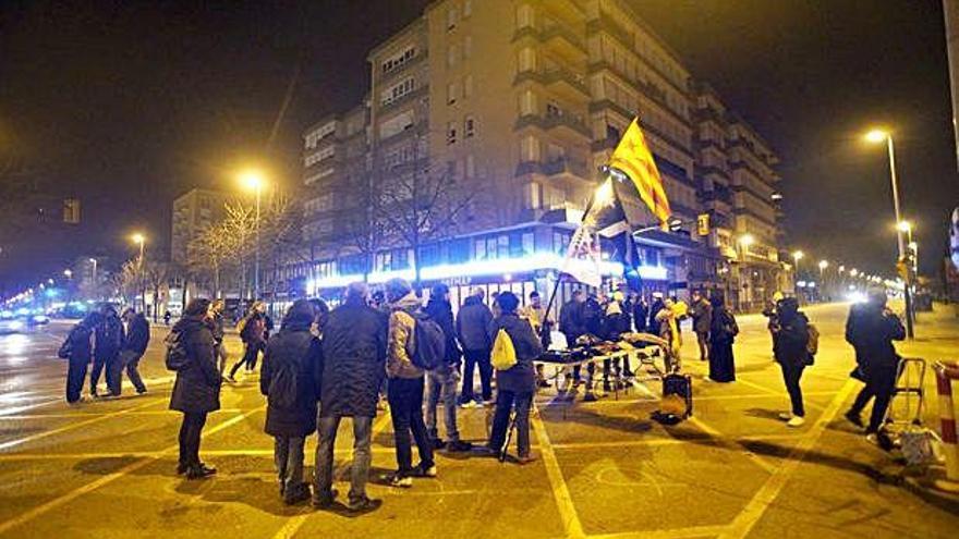 El tall de trànsit a la cruïlla entre el carrer Emili Grahit i la carretera Barcelona.