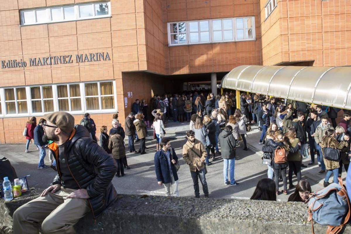 Examen del MIR en Oviedo.