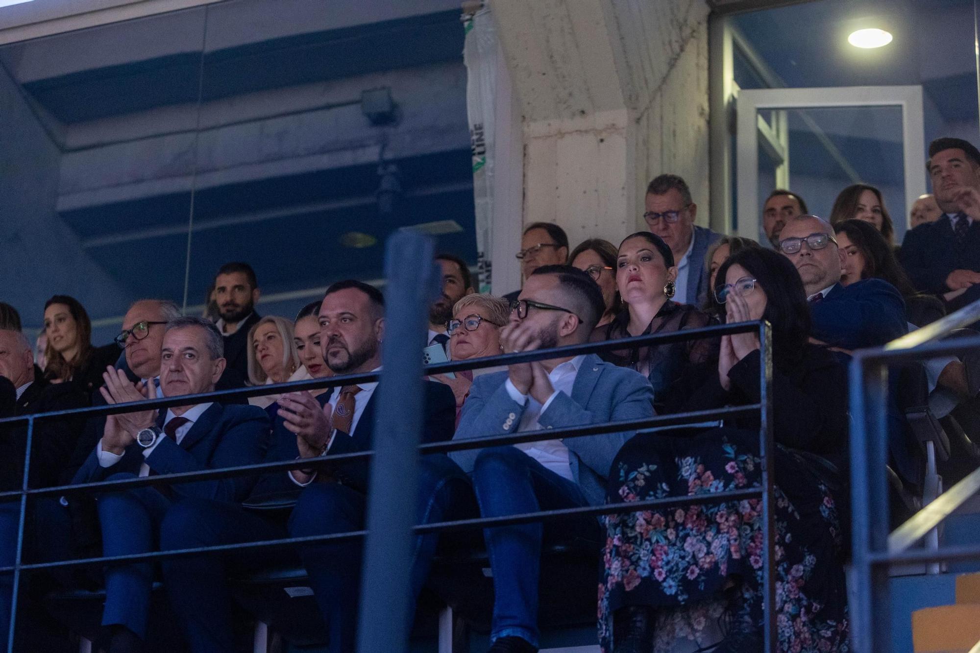 Las candidatas adultas a Bellea del Foc toman el Rico Pérez