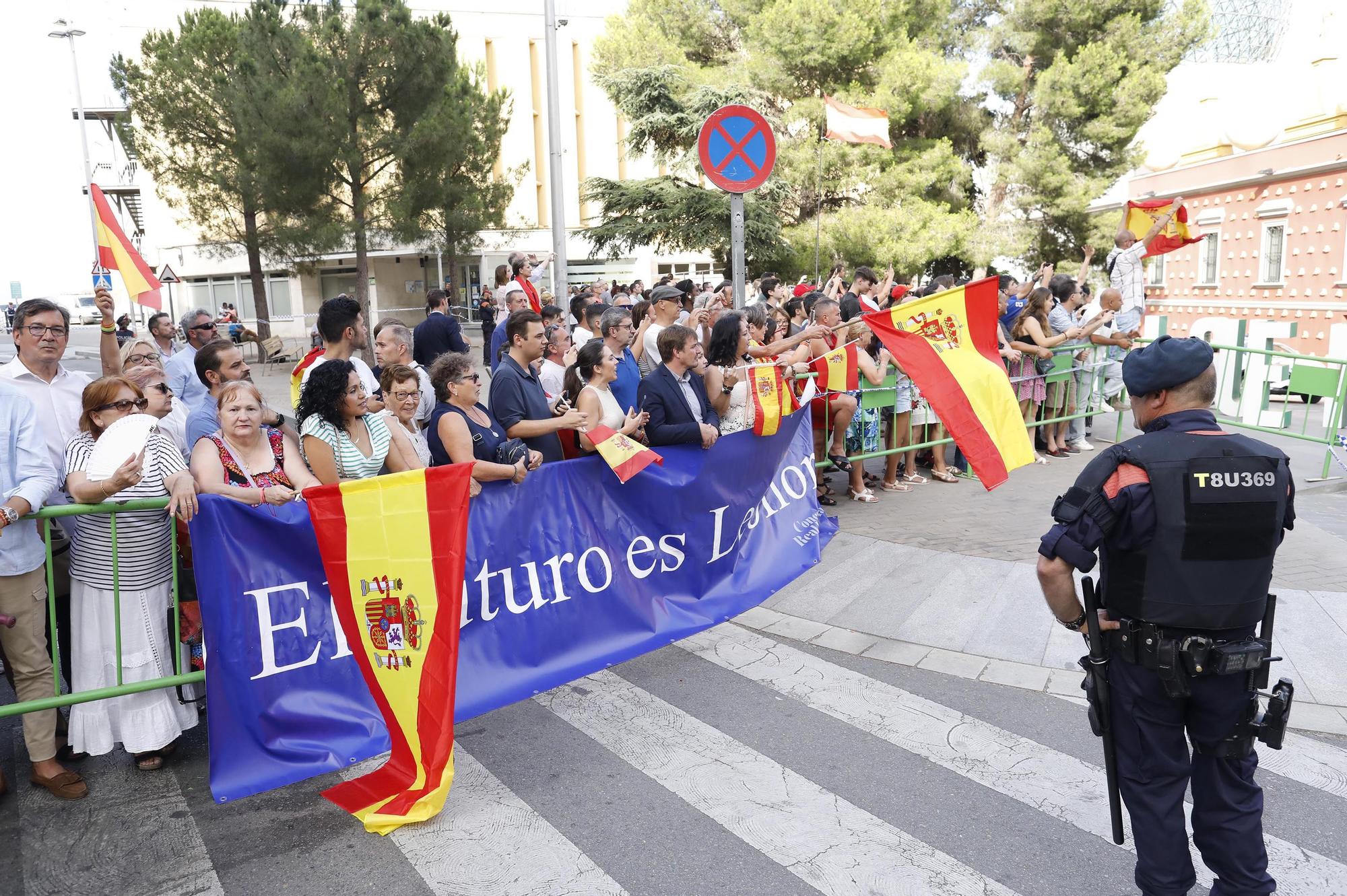 Policies i manifestants per la visita d'Elionor a Figueres