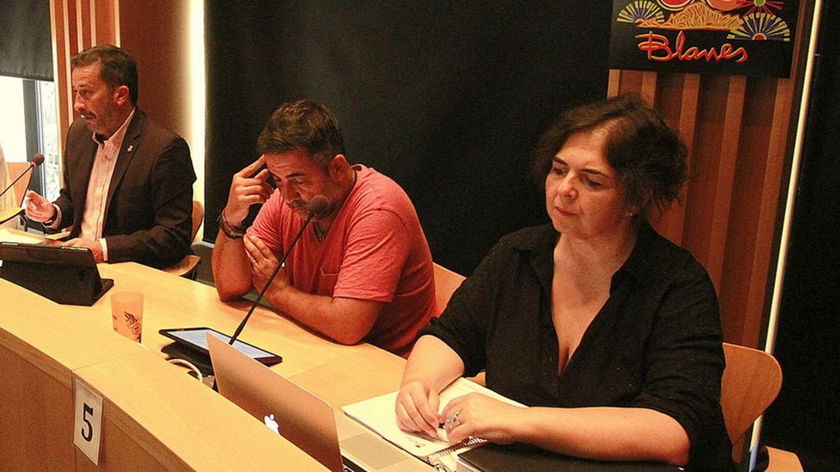 Àngel Canosa, el portaveu dels comuns Jordi Urgell i Rosa Aladern, en una foto d’arxiu. | AJUNTAMENT DE BLANES